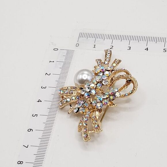 Brand New Rhinestone Gold With Pearl Flower Brooch Pin - Picture 4 of 4